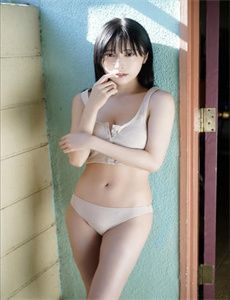 《美女脱去所有胸罩》